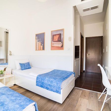 University Hotel Dorrah Тузла Екстер'єр фото