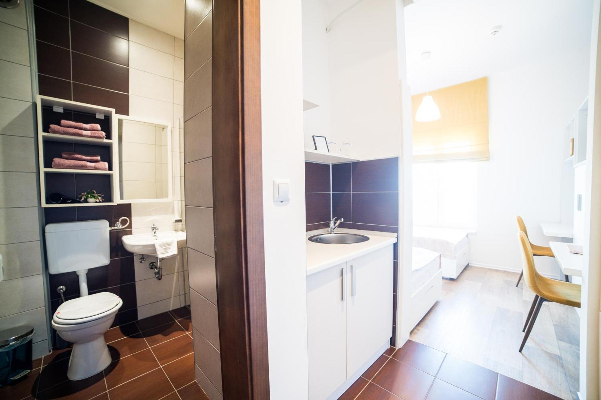 University Hotel Dorrah Тузла Екстер'єр фото
