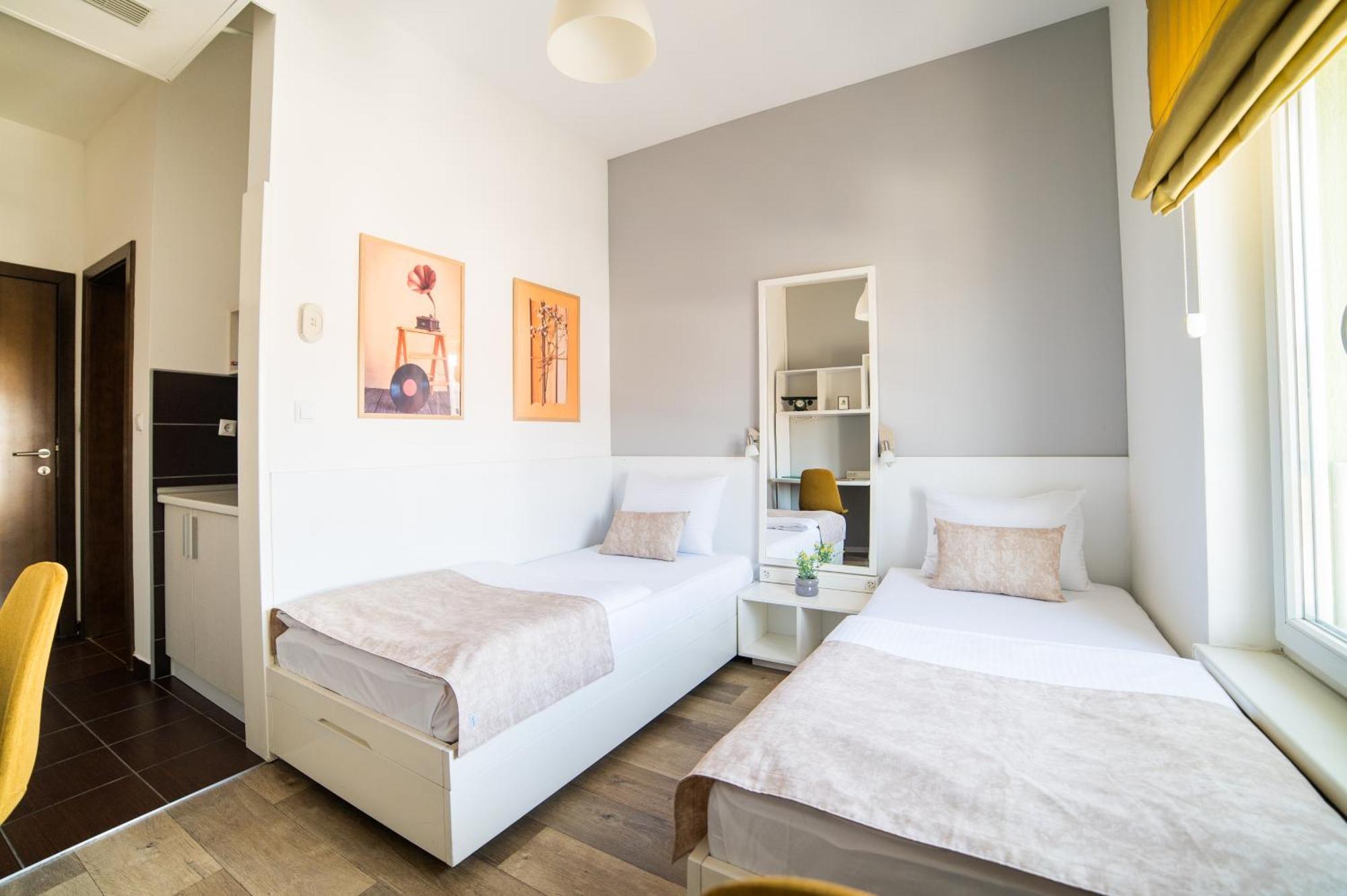 University Hotel Dorrah Тузла Екстер'єр фото