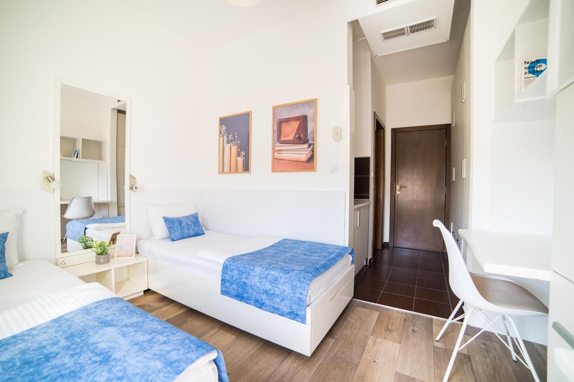 University Hotel Dorrah Тузла Екстер'єр фото