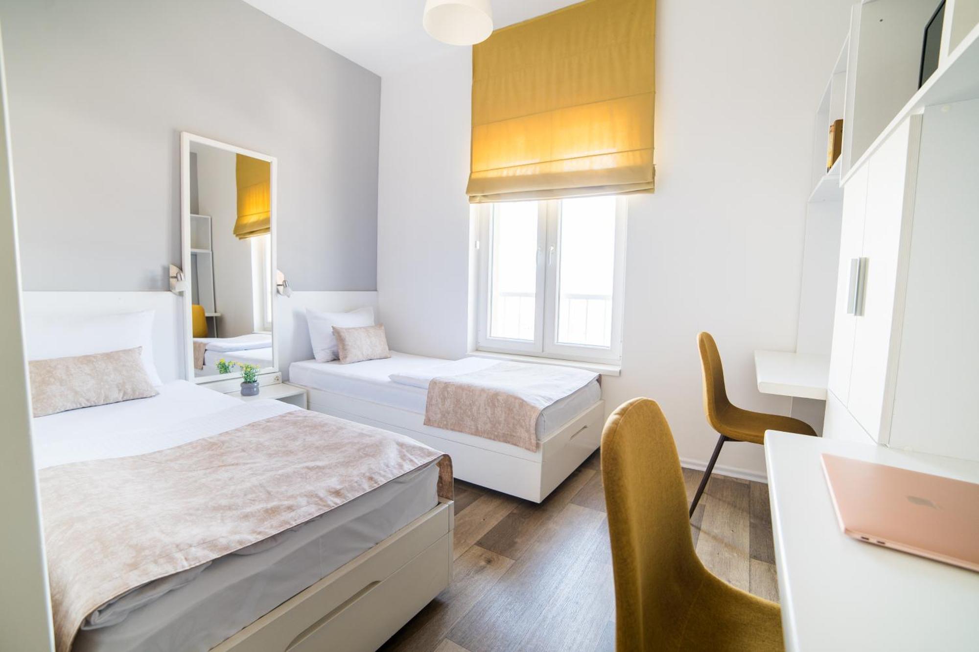 University Hotel Dorrah Тузла Екстер'єр фото